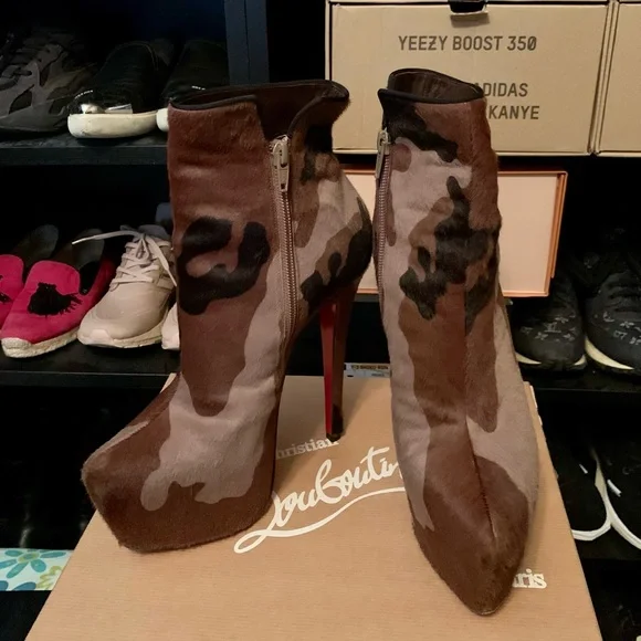 Christian Louboutin Ciara In Camouflage Booties - Picture 4 of 8